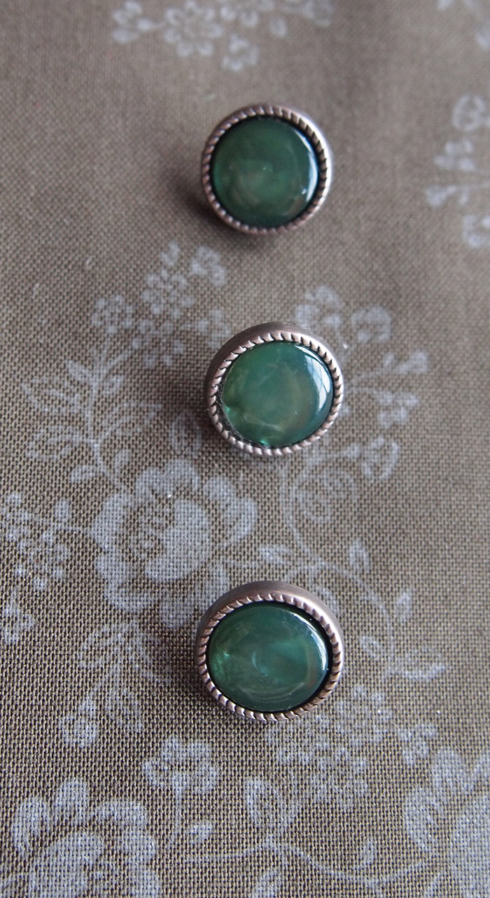 Perlmutt dunkelgrün mit Metallrand 12mm